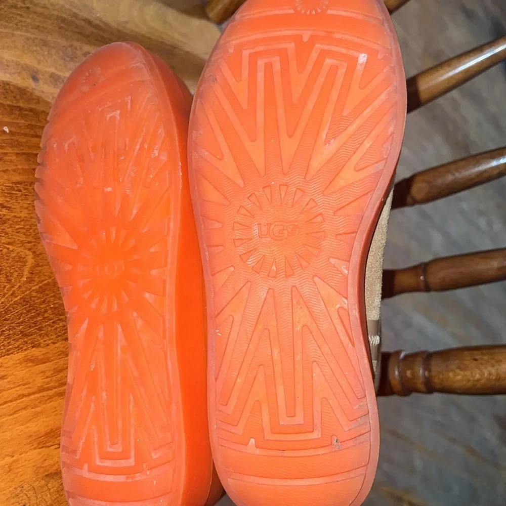 Uggs size 6 - Picture 3 of 3
